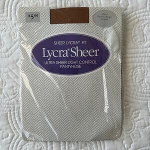 Lycra Sheer Light Control Pantyhose Hosiery Nylons Size Ample Picone Beige NWT
